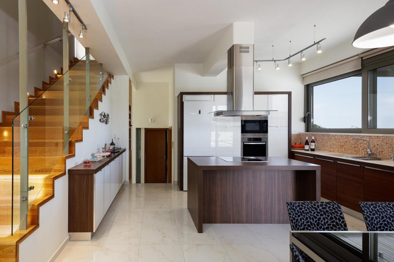 Rizes Villa With Jacuzzi & Heated Pool Agia Triada Bagian luar foto